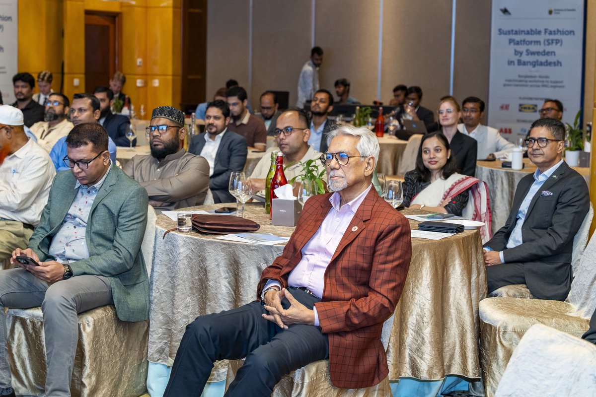 SwedenAmbBD's tweet image. The 5️⃣th #SustainableFashionPlatform Matchmaking by Sweden 🇸🇪in Bangladesh goes on. 🇧🇩
1️⃣1️⃣ Nordic companies are sharing climate-smart green tech with #RMG stakeholders.👖
Scaling up 🇸🇪🤝🇧🇩 cooperation for a #GreenTransition!🌱
#TeamSweden