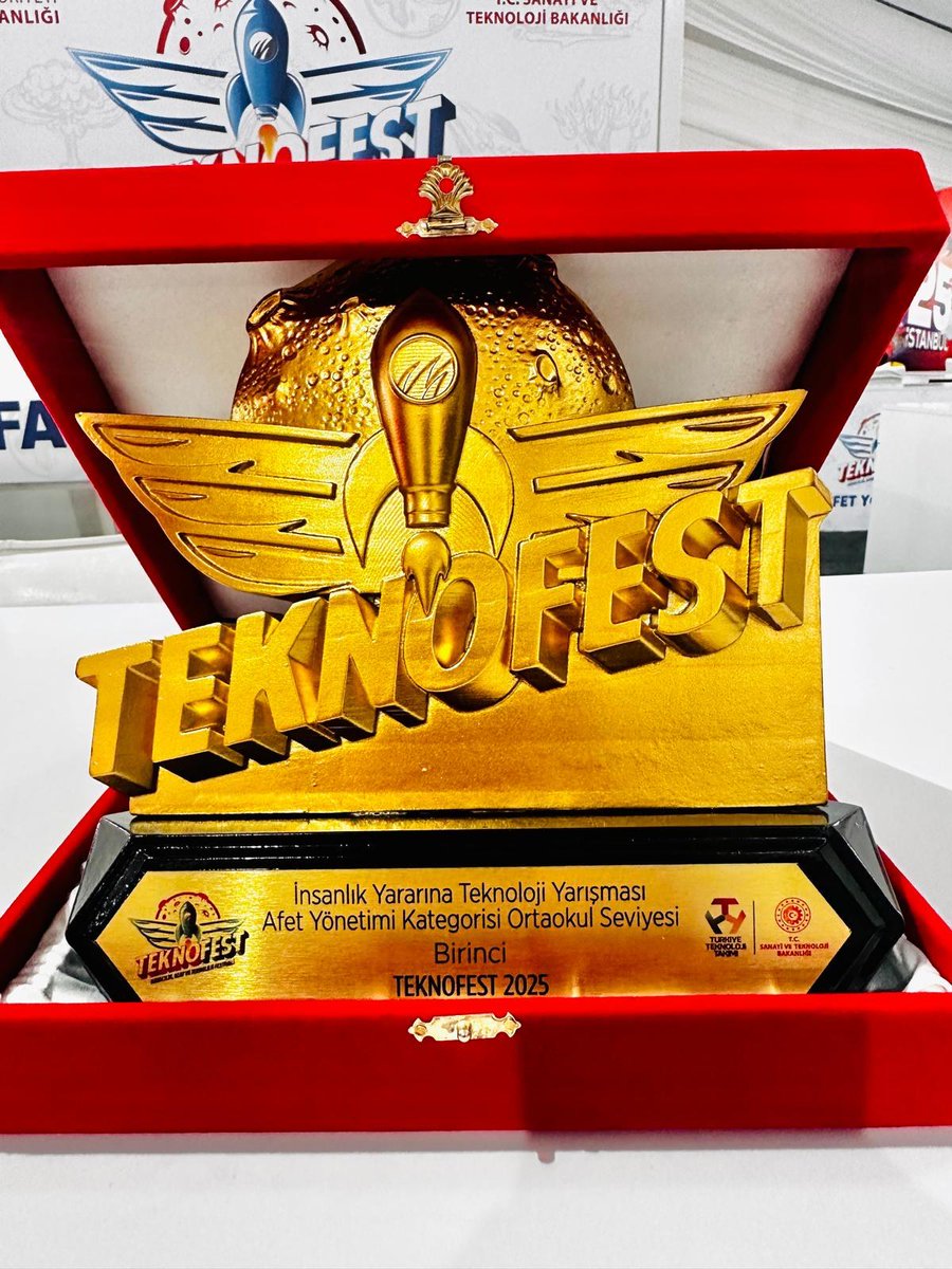 #TEKNOFEST2025’te Mardin zirvede! Aziz Sancar BİLSEM’den Çoban takımı,🥇Afet Yönetimi Türkiye 1.si oldu.Danışman öğretmen Muhammed Bilem ve öğrencimiz Eren Özdemir’e teşekkür ediyor,bu büyük gururu paylaşmanın mutluluğunu yaşıyoruz <a href="/Yusuf__Tekin/">Yusuf Tekin</a>
<a href="/tuncay_akkoyun/">Tuncay Akkoyun</a>