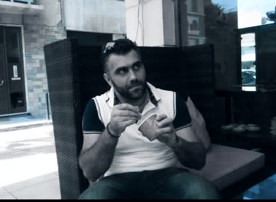 NomizwZw's tweet image. Ο &quot;μην με κοιτάς θα μπλέξεις&quot; 🤣
#γλύκανε_μωρέ_λίγο_challenge