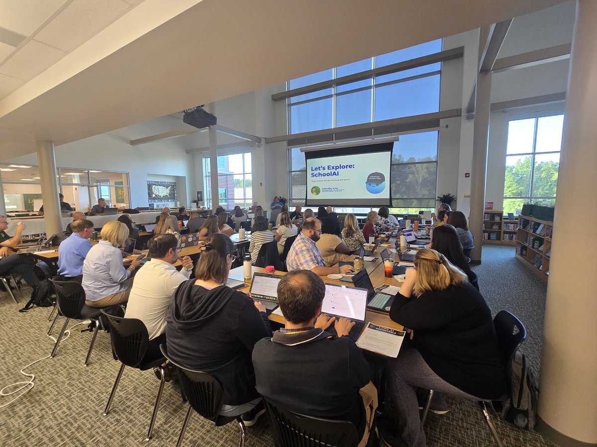 KB_CTE's tweet image. LCPS AI Roundtable, a packed house with a packed agenda of learning and growing our AI vision.