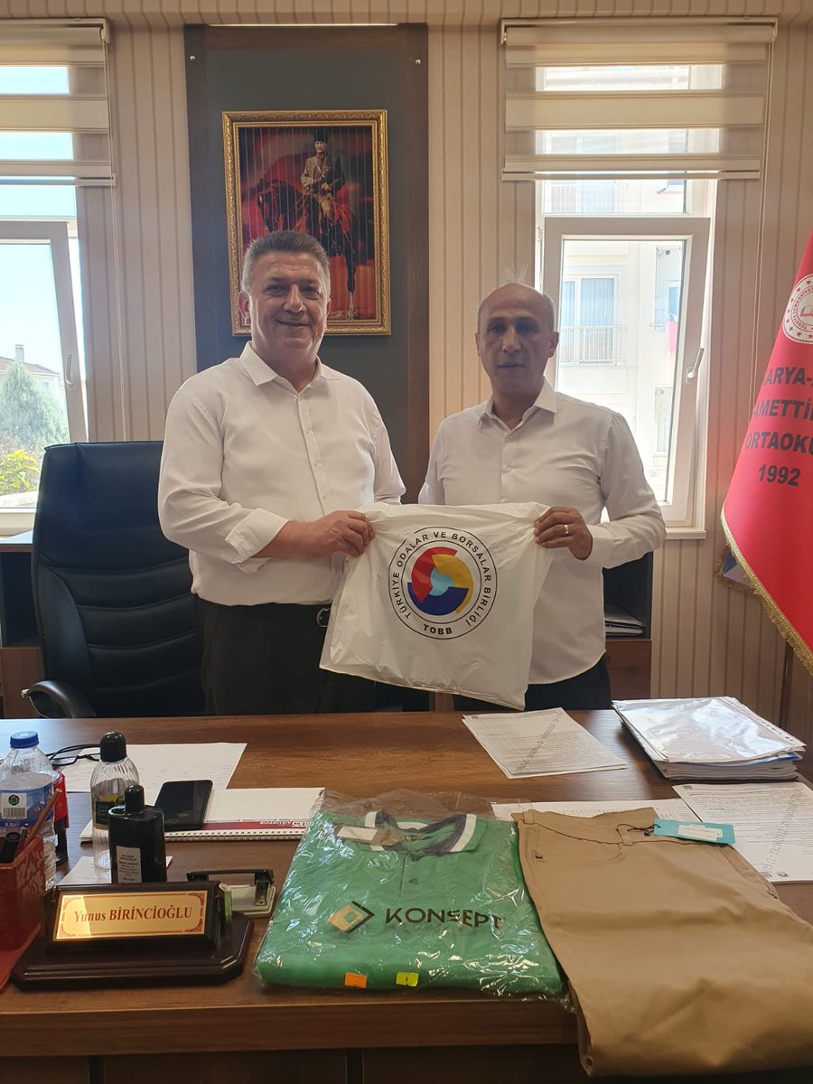 Akyazı Ziraat Odası ve Akyazı Ticaret Borsası okulumuzdaki öğrencilere kıyafet yardımı yaptı.Akyazı Ziraat Odası Başkanı sayın Şener BAYRAKTAR ve TOBB Başkanı sayın Rıfat HİSARCIKLIOĞLU'na öğrencilerimiz ve velilerimiz adına teşekkür ederiz.
<a href="/asenerbayraktar/">Ali Şener Bayraktar</a> 
<a href="/RHisarciklioglu/">Rifat Hisarcıklıoğlu</a>