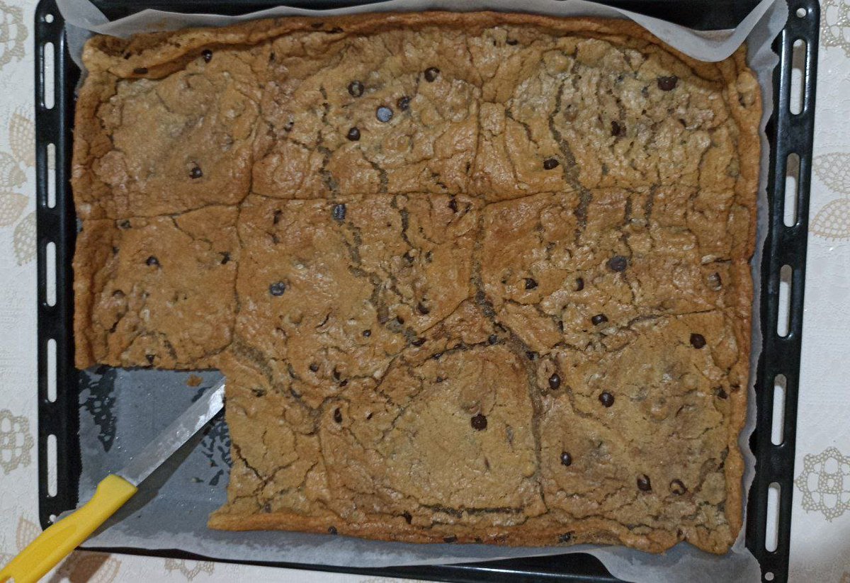 ben de bi ara yapmayı denemiştim hepsi birleşip tek bi kurabiyeye dönüştü