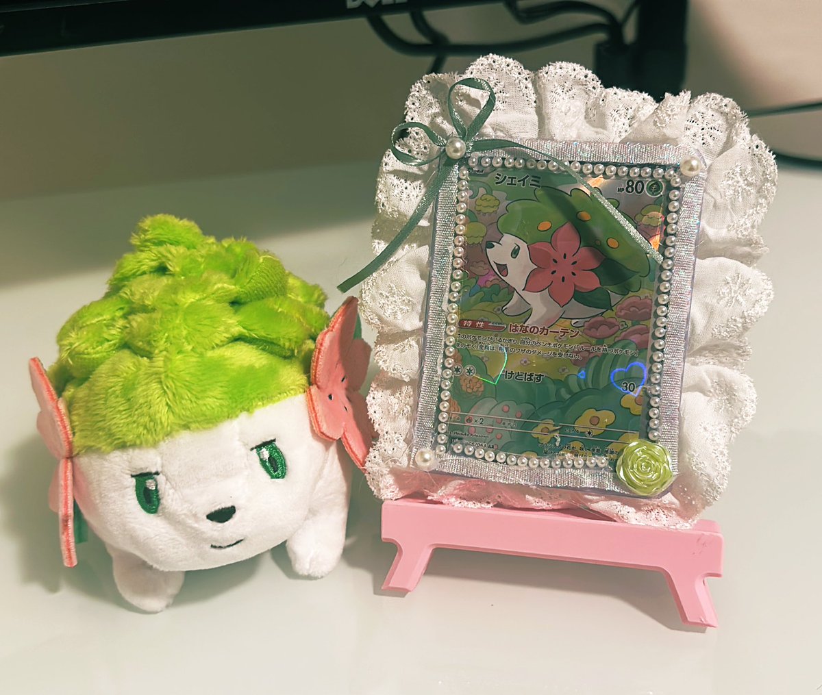 poke_emilys's tweet photo. Uhhh guys I think that I just created the cutest toploaders ever?!?!?!?! ✨💚 https://t.co/9NfDwUT39A
