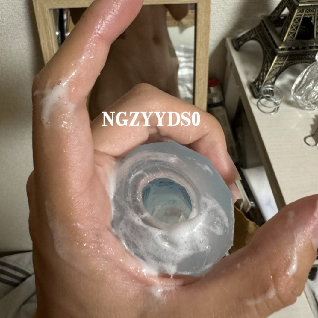 NGZYYDS0's tweet photo. 精虫上脑🥵
拿杯子冲了两发 #细狗 #白袜 https://t.co/t9FMZTGCSZ