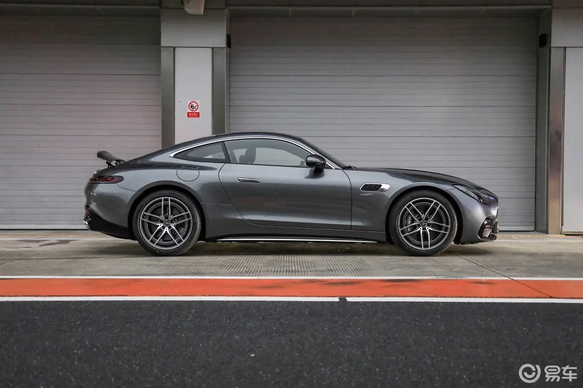 Bitauto_uk's tweet photo. All-New AMG CLE 53 4MATIC+ Convertible Coupe Makes Its Debut 🚗, Priced at 780,000 Yuan 💴 https://t.co/I9cBfmvxgM