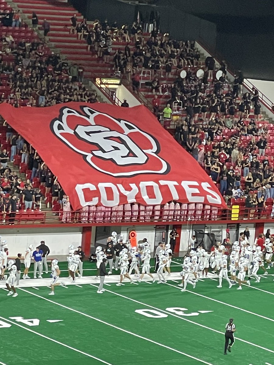 LukeBennett2027's tweet photo. Thank you for a great visit and congrats on the big win @SDCoyotesFB @CoachTJohansen @Coach_TMorrison @CoachFinley_ @CoachBKirch @joshmanchigiah @1CoachRosie https://t.co/GOaGTiQ8eq