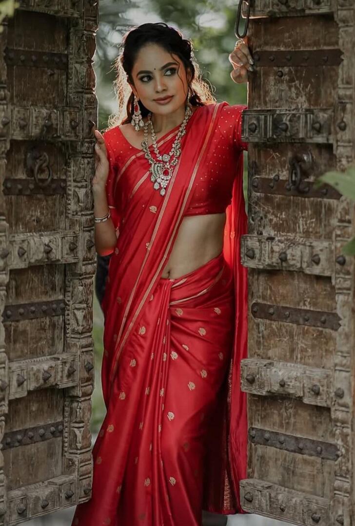 QuipyQuest's tweet image. Bro said Nandita Swetha is the ultimate queen of versatility! 🎭💥 From glam to drama, she serves it all! Only real stans know her magic! 🔥 What’s your fav Nandita moment? #BollywoodDrama #QueenVibes