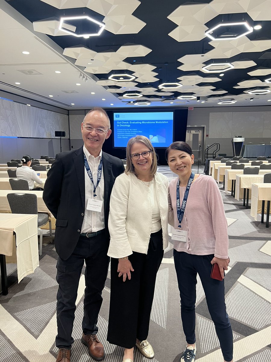 NRGonc's tweet image. Look who Dr. Puhalla ran into at the #SWOGonc Fall Meeting - Keiichi Fujiwara and Noriko Fujiwara! Always wonderful to see our international colleagues!