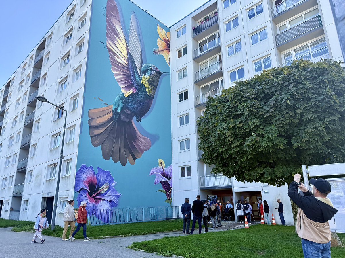 ArriveBenoit's tweet photo. 🎨 Inauguration de deux fresques aux Provinces @VilleCherbourg.
Avec Presqu’île Habitat, l’#art urbain embellit, renforce le lien social et valorise nos quartiers.
👏 Bravo à #Blesea et aux habitants participants pour leur créativité au service du « faire quartier ensemble ». 👍 https://t.co/nN4UimWtdy