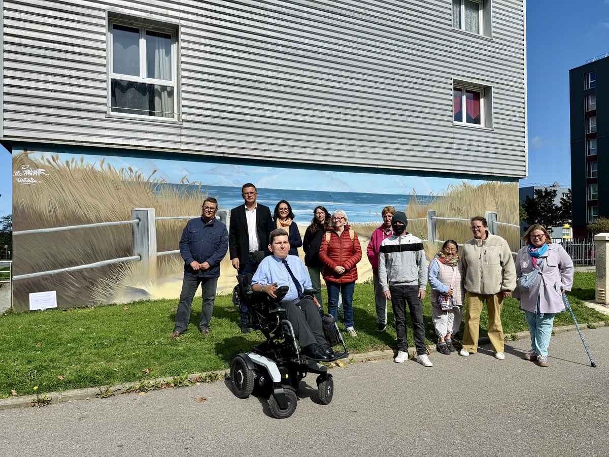 ArriveBenoit's tweet photo. 🎨 Inauguration de deux fresques aux Provinces @VilleCherbourg.
Avec Presqu’île Habitat, l’#art urbain embellit, renforce le lien social et valorise nos quartiers.
👏 Bravo à #Blesea et aux habitants participants pour leur créativité au service du « faire quartier ensemble ». 👍 https://t.co/nN4UimWtdy