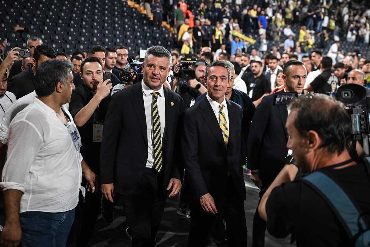 Fenerbahçe'nin yeni başkanı Sadettin Saran oldu!

7 yıllık Ali Koç dönemi sona erdi.
t.me/bycasinoetkinl…