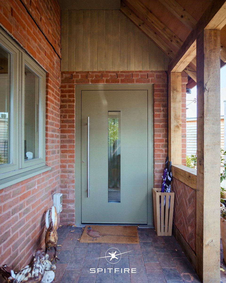 SpitfireDoors's tweet image. Bold. Secure. Effortless.
The Spitfire S-200 Series door is where precision meets personality — and this installation is proof.

🔗 Design your own at SpitfireDoors.co.uk

#SpitfireDoors #S200Series #AluminiumDoors #FrontDoorInspo #LuxuryEntrance #ModernDesign #HomeUpgrade