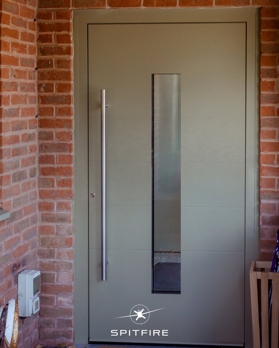 SpitfireDoors's tweet image. Bold. Secure. Effortless.
The Spitfire S-200 Series door is where precision meets personality — and this installation is proof.

🔗 Design your own at SpitfireDoors.co.uk

#SpitfireDoors #S200Series #AluminiumDoors #FrontDoorInspo #LuxuryEntrance #ModernDesign #HomeUpgrade