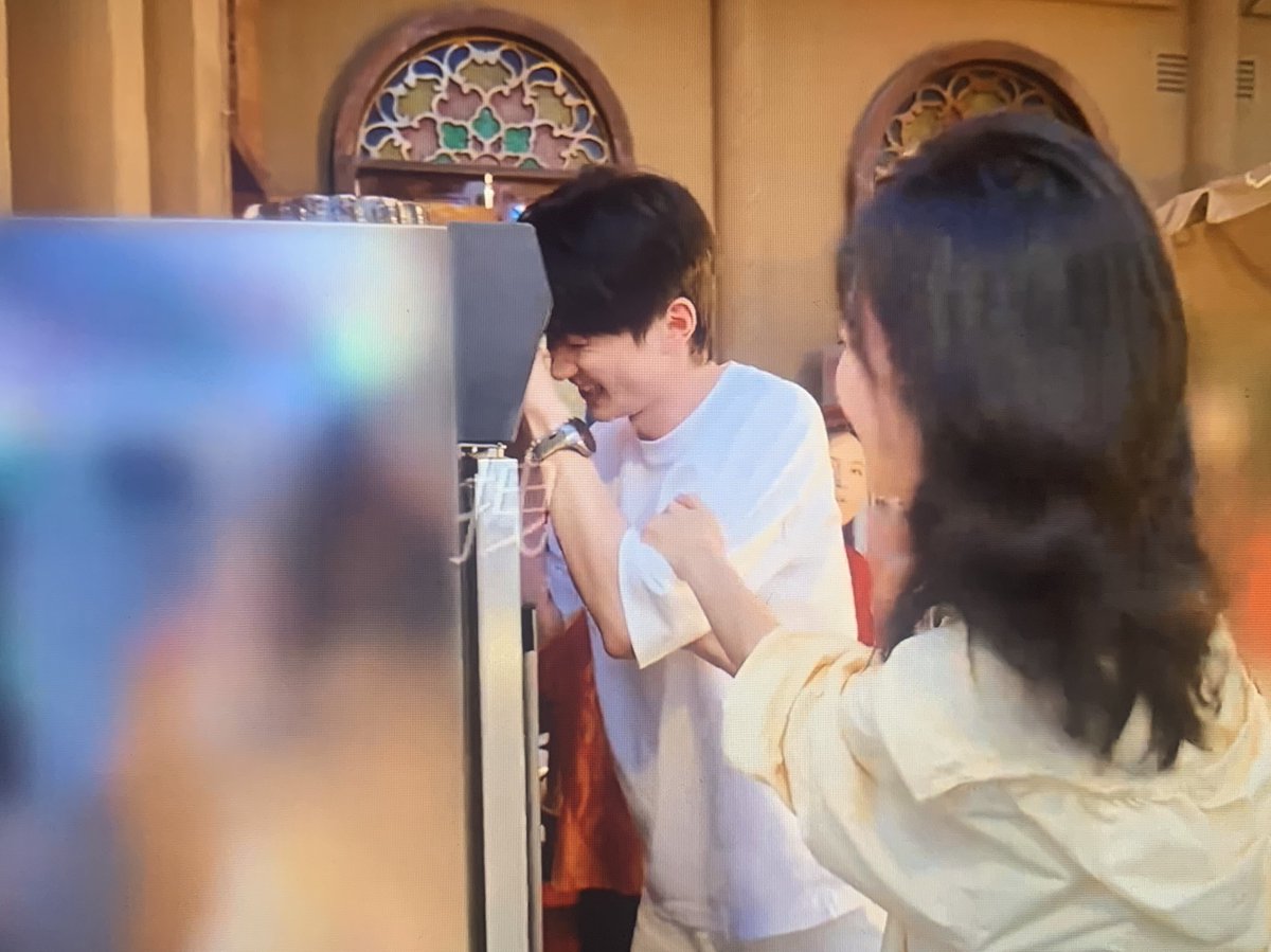 ikspaced's tweet photo. This “social anxiety” boy will do anything for his Yuan. Our shy boy #WangLechen is actually bold for love. 200% is an understatement. 😂🫶🏼 https://t.co/0WUNkLtFEc