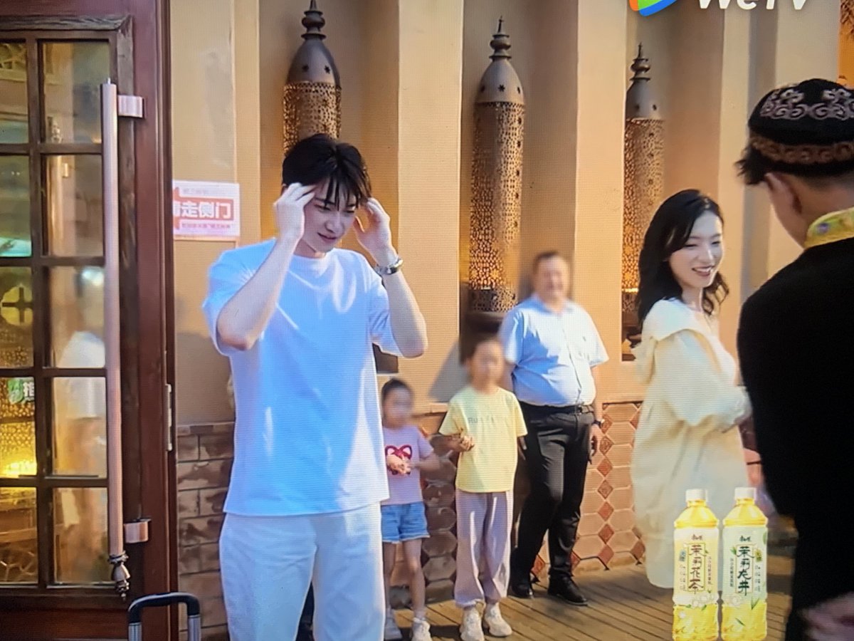 ikspaced's tweet photo. This “social anxiety” boy will do anything for his Yuan. Our shy boy #WangLechen is actually bold for love. 200% is an understatement. 😂🫶🏼 https://t.co/0WUNkLtFEc