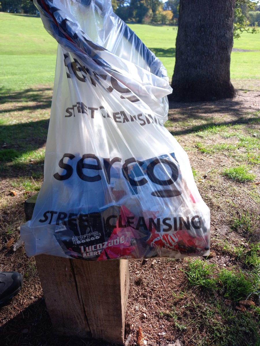 Litterwatch1's tweet image. Great start to the week for Martyn and Diane. They're getting their steps in at Warley Woods with a smile. It's a bonus to see not much litter around. We're so grateful for our amazing volunteers. #WarleyWoods #VolunteerPower #CommunityLove #MondayMotivation #sandwell