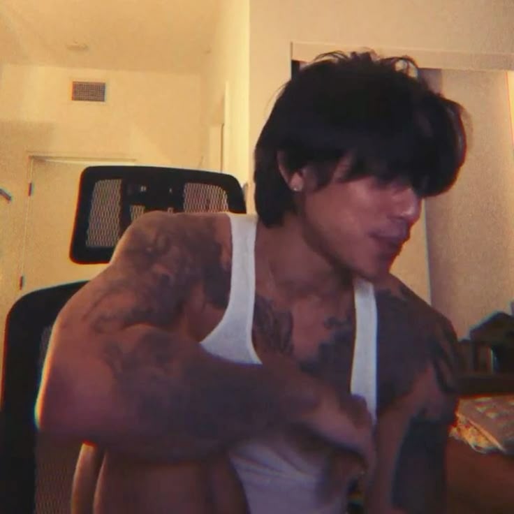 hypercumm's tweet image. ada yang mau nemenin ngobrol?