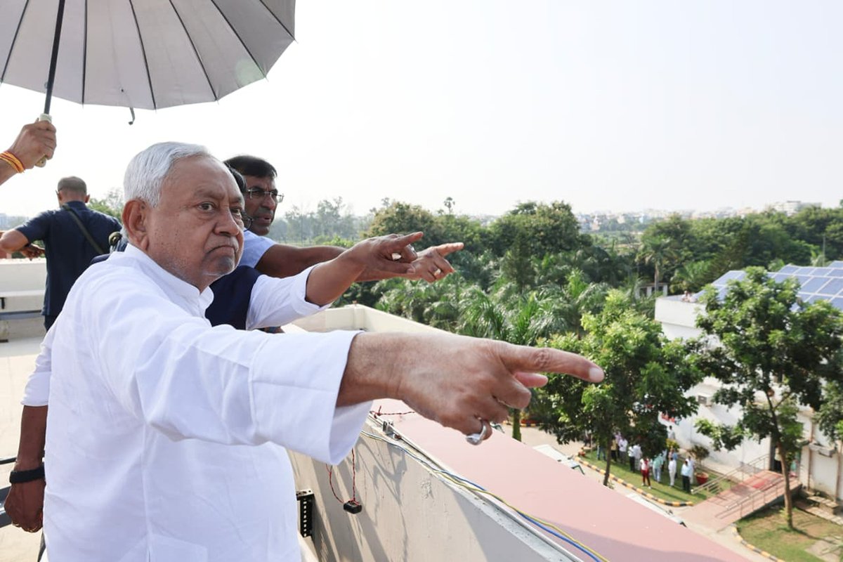 basupatna's tweet photo. मा० मुख्यमंत्री  श्री @NitishKumar ने विश्वविद्यालय परिसर में 143 करोड़ की लागत से बने 13 नवनिर्मित भवनों का उद्घाटन ��िया।CM ने नए भवन व आधुनिक लैब्स का निरीक्षण किया। 
#Bihar https://t.co/PFUOqgJ4qF