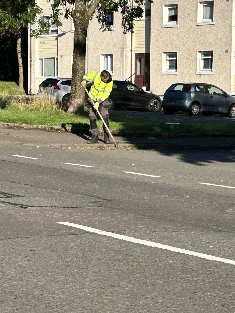 SummerstonCEG's tweet photo. @GlasgowCC - good to see your street team tidying Rothes Drive today, job well done. https://t.co/wuBcvciC57
