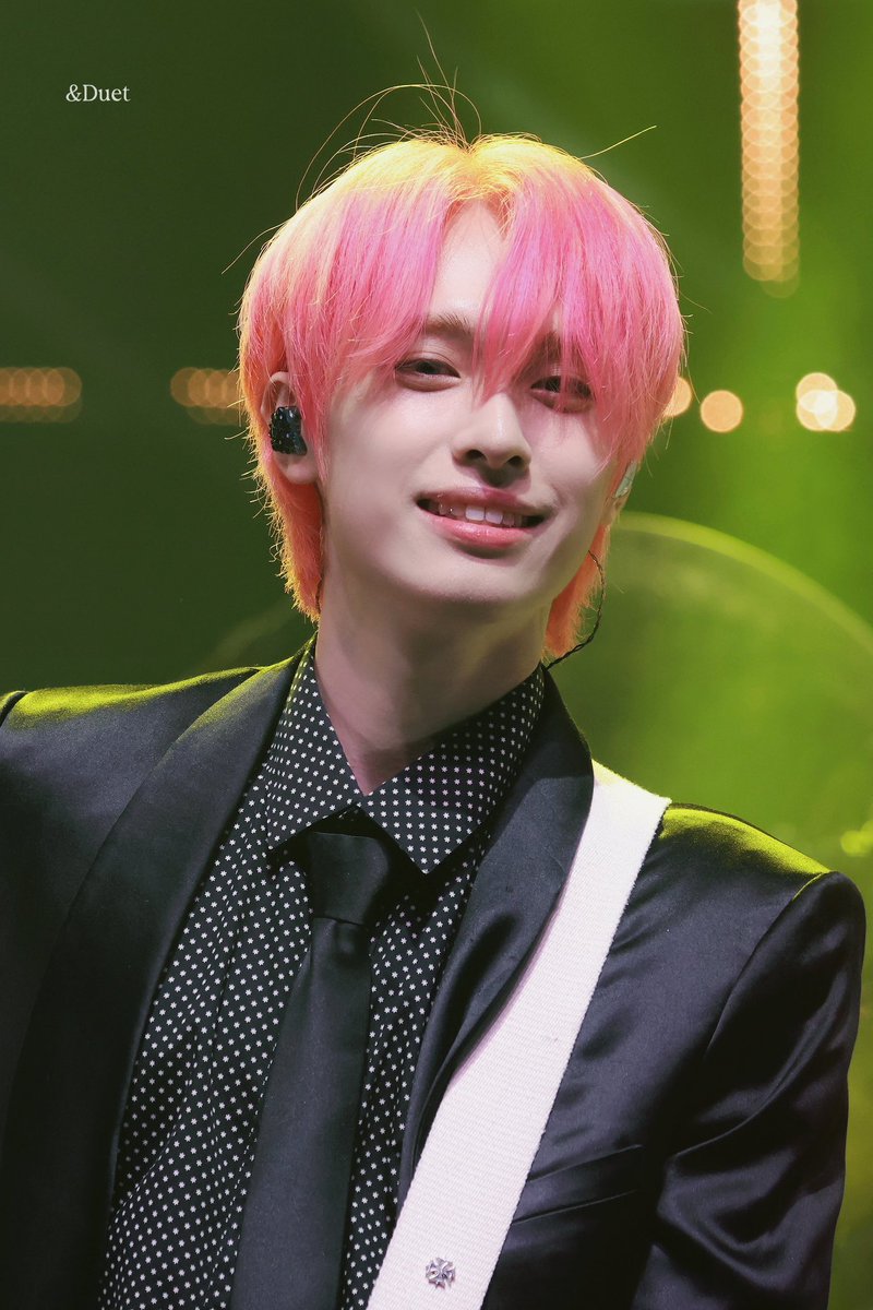 눈썹존나멋지고 쌍커풀애굣살아름답고
 앞니개커