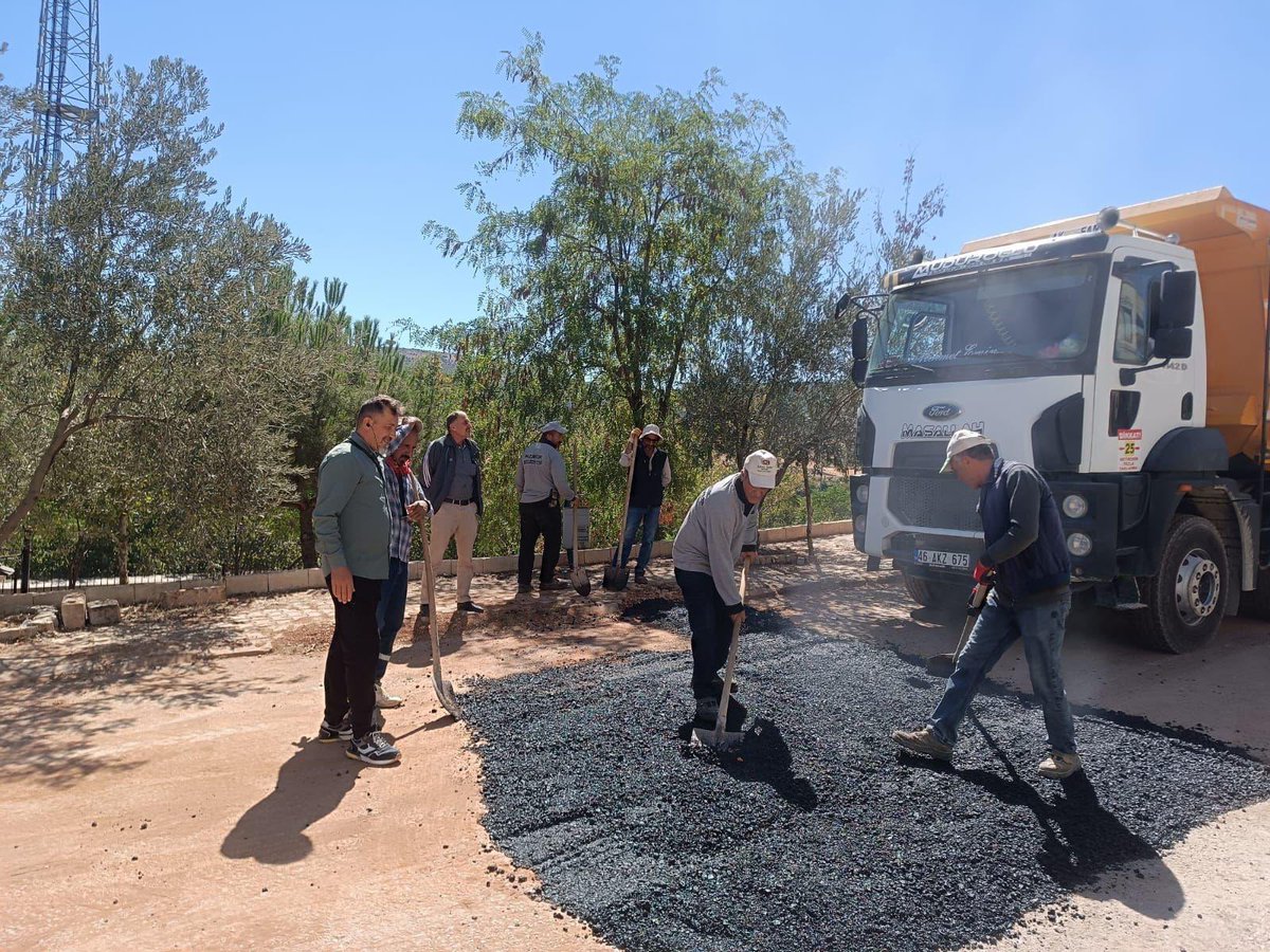 Belediye Başkanımız Sayın Av. Haydar İKİZER’in talimatları doğrultusunda, Fen İşleri Müdürlüğü ekiplerimiz tarafından Bağdınısağır mahallemizde yol bakım ve iyileştirme çalışmaları aralıksız sürdürülmektedir.