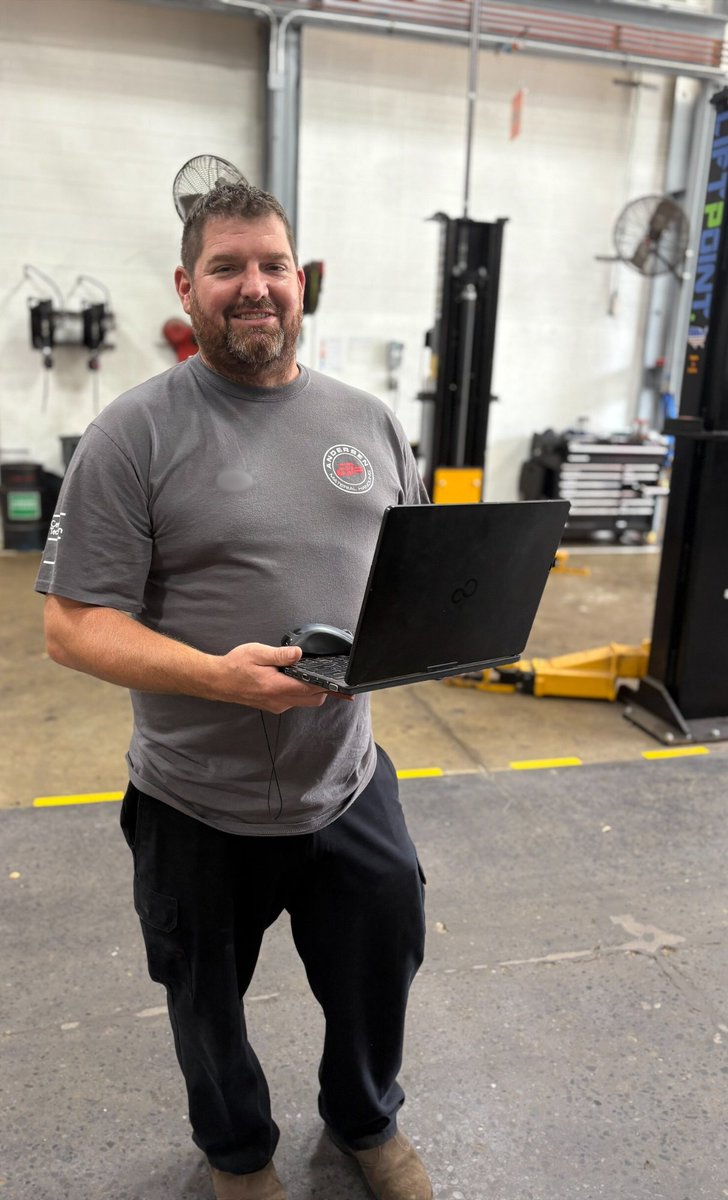 AndersenTweets's tweet photo. The holiday rush is HERE. Your team’s moving fast—make sure your equipment can keep up.

📸 Our Renewal Crew makes Raymond Renewed Forklifts feel brand new.
-Reliable
-Affordable
-Ready now

https://t.co/lDzRU56cPd
#RaymondRenewed #AndersenMaterialHandling #PowerToMove https://t.co/guT7jzM2uR