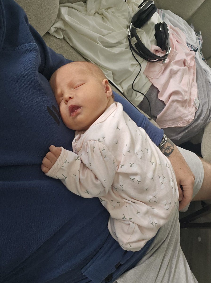 Critical Reads! tweet media