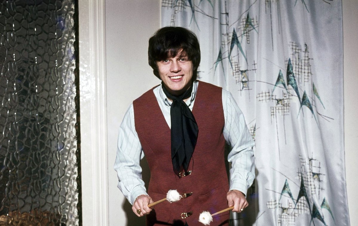 wishing the happiest birthday to Frazer Hines!