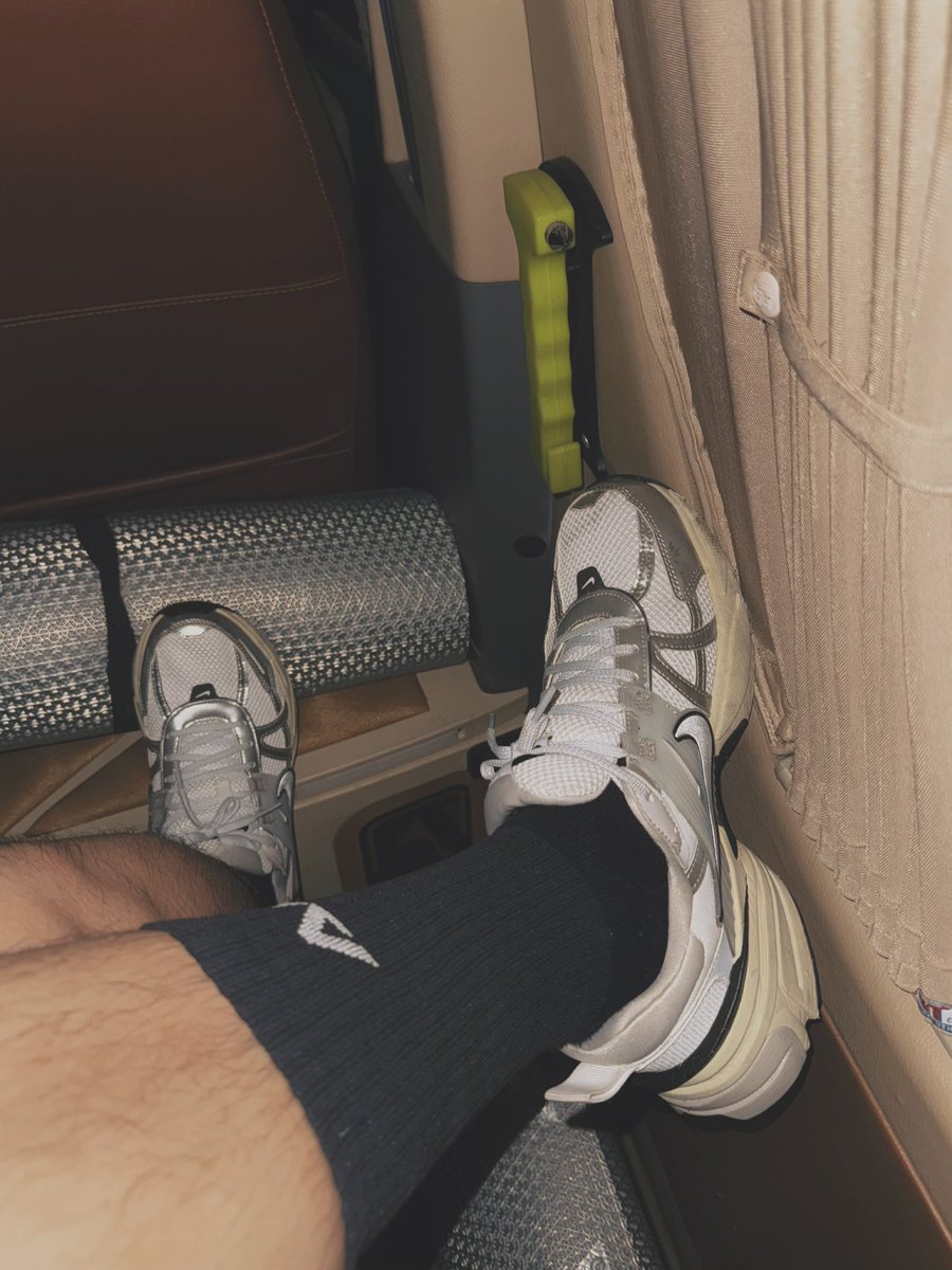 Benzalert_np's tweet image. เริ่มแล้วครับ…การเดินทางที่ตั้งใจพาตัวเองไปเจอความลำบาก ภูสอยดาวครั้งแรกในชีวิต!! ⛰️✨
ออกเดินทางพร้อมกล้องกับใจที่ตื่นเต้นสุด ๆ
ระหว่างนี้บิบี๋เป็นกำลังใจให้ด้วยนะ เดี๋ยวกลับมาจะมี Vlog มาฝากแน่นอน รอดูได้เลยค้าบบบ 🤍 #BENZALERT