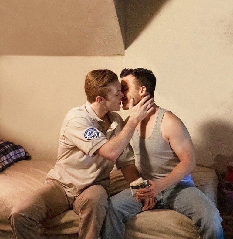 <a href="/SnakeGallagher_/">Lip Gallagher - Fake</a> Y yo a ti...