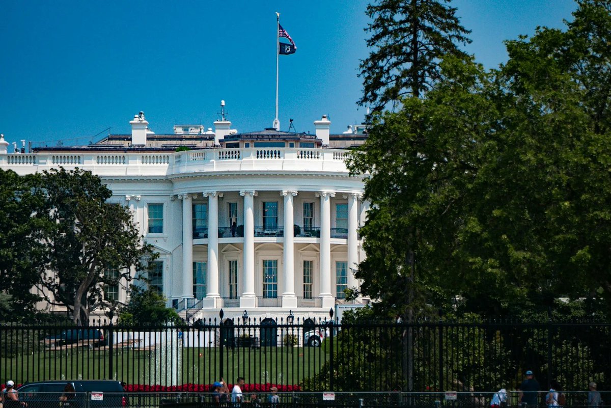 ForwardEdgeAI's tweet image. Washington 🇺🇸 Signals a New Era for #Quantum Security ⚛️

@ForwardEdgeAI urges action as federal guidance accelerates the move to #AI-driven, quantum-resilient encryption. Our Isidore Quantum® #PQC solution helps harden networks today.

Read more: thequantuminsider.com/2025/09/20/rep…