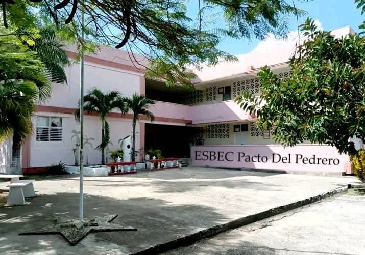 Yulieth8103's tweet photo. Compromiso , entrega y consagración distinguen a las instituciones educativas del nivel educativo Secundaria Básica en el municipio #Fomento de la provincia #SanctiSpíritusEnMarcha.
#EducaciónFomento https://t.co/76dVD2TAJM