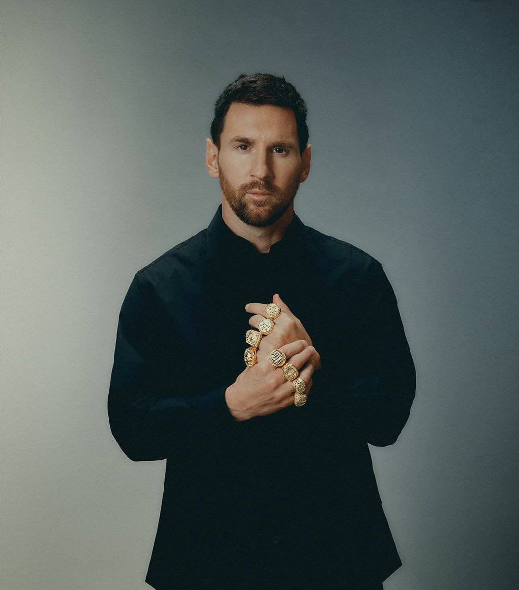 🚨🚨🚨🚨 تــــاريـخــي وللـتاريـــخ 🚨🚨🚨🚨

الأسطورة ليونيل ميسي هو أول لاعب يتوج بجائزة الكرة الذهبية مع فريق غير أوروبي

#BallonDor