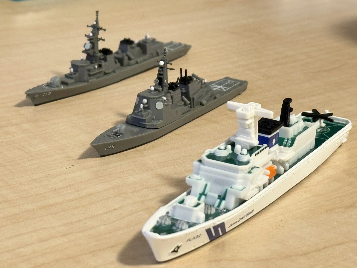 あきつしまトミカ 手持ちのUCC護衛艦と並べてみました 合同演習っぽく