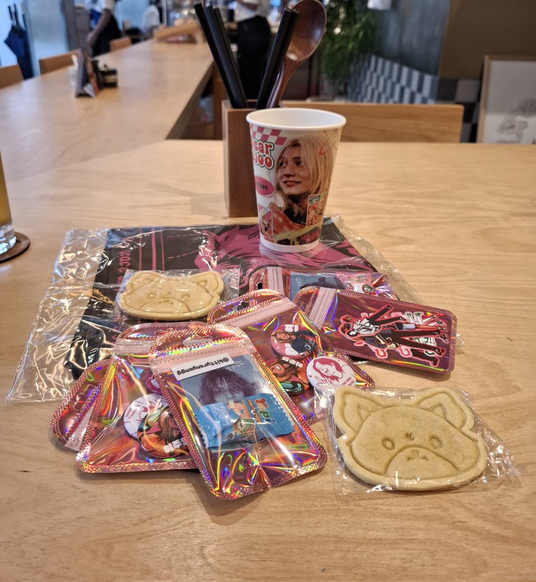 oldmixtapesss's tweet photo. My first ever Jjo bday event and it was so much fun! Thank you for the event!! ✨️🤟🏼 @dearJjoo_ 
#DearJjoo_0912 #JooyeonDay #주연 https://t.co/QY6P6WOqUj