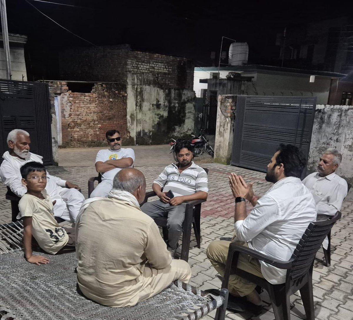 umeshkamboj5's tweet photo. लगातार जनसंपर्क के तहत रोज की भांति अपनों के बीच
में हल्का रादौर के गांव अंटावा और हड़तान में !
उमेश बुबका
हल्का रादौर
#Haryana #Congress #Yamunanagar #Radaur https://t.co/PmnliIEpem