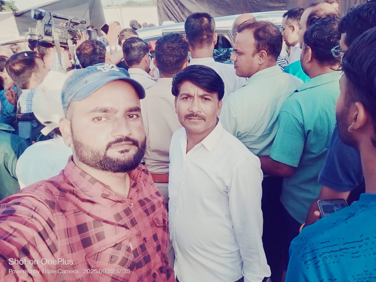 MukeshBangra12's tweet photo. CHA साथी ओम जी बूंदी का संघर्ष जारी है  कोविड स्वास्थ्य सहायको की सेवा बहाली अगर इसी प्रकार लगातार CHA_परिवार के साथी संघर्ष करते रहेगे तो जल्द से जल्द कॉविड स्वास्थ्य सहायको की सेवा बहाली निश्चित है|

संघर्ष जीत का एकमात्र तरीका है|

बहुत-बहुत धन्यवाद आपका ओम जी।

BJP सरकार को युवाओं के हित में फैसला लेना चाहिए।