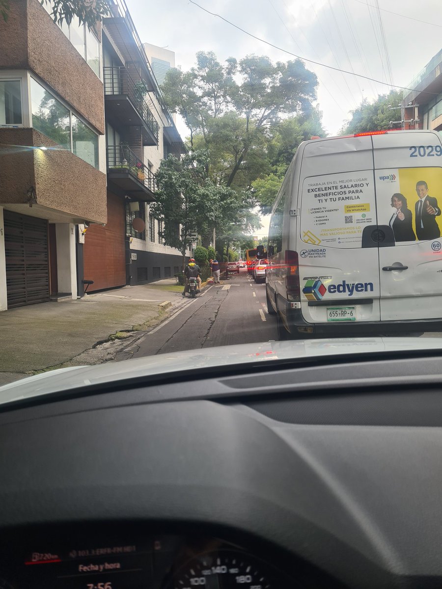 jaimgor's tweet photo. @LuisMendozaBJ hasta cuando está persona va a poder seguir bloqueando todos los días un carril de av coyoacan casi esq universidad https://t.co/BxrlBDKYZP