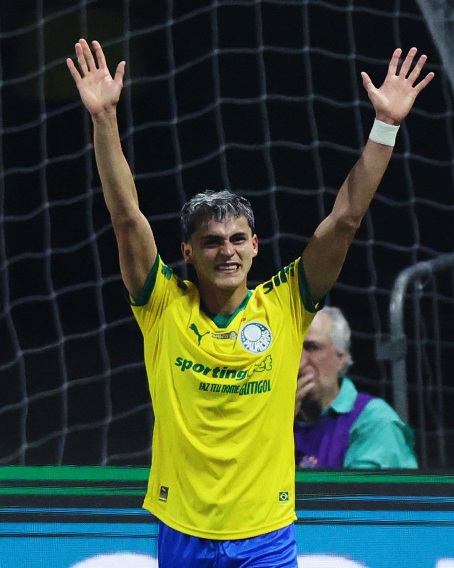 Enoffside_py's tweet photo. Ramón Sosa gritó su primer gol con la camiseta del Palmeiras 💚🤍.

El Albirrojo demostró confianza y potencia su gran presente en Brasil.

#RamónSosa #Paraguay  #OrgulloGuaraní https://t.co/rotxoV0jCi