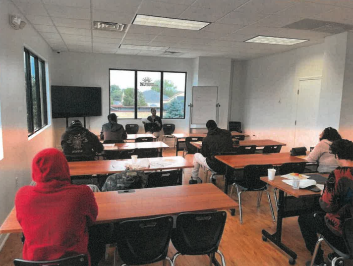 NJ_Reentry's tweet photo. Congrats to #NJRC #MonmouthClients completing #OrientationWeek.
#Thanks Ryan, #STARProgram (Preferred Behavioral Health), for sharing #PeerSupportServices, &amp; Jawana from Department of Labor (#DOL) for #CareerTips. The journey to success is just beginning!
#NJReentry #Recovery https://t.co/ZTKlaMukbQ