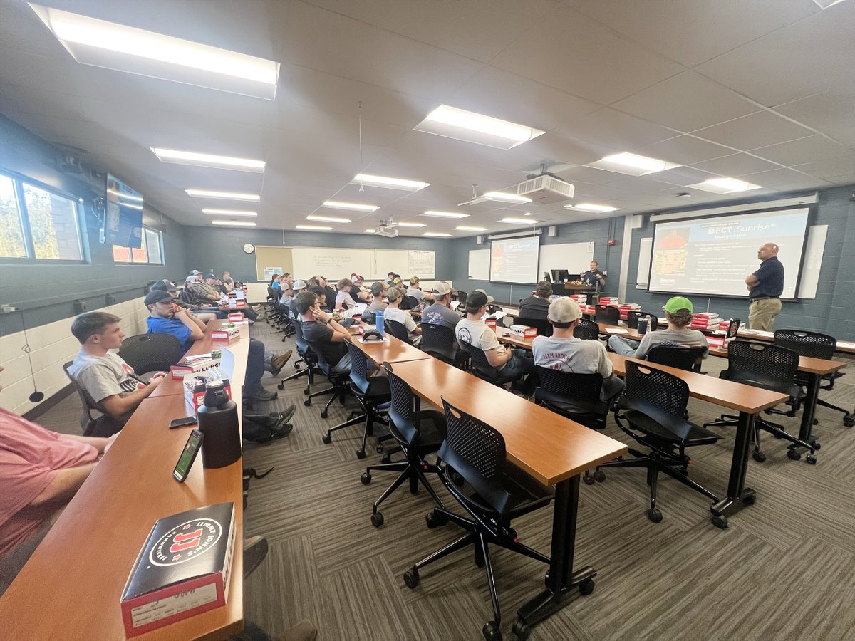 SunriseCoopOH's tweet image. Had the opportunity to speak with @OhioStateATI students in the Agricultural Systems Management club, last week. These students had GREAT questions about our summer #internships, #scholarships, #fulltime &amp;amp; #parttime careers and MORE! Thanks for having us! @CFAES_OSU #YouthInAg