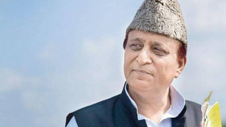 हाँ…मैं आज़म ख़ान हूँ,

लड़ा  हूँ  मैं मुश्किलों से,
थका  नहीं  उलझनों से।
रुका नही मैं आँधियों में,
चला  हूँ  मैं  पत्थरों  पर।

 हाँ…मैं आज़म ख़ान हूँ
 हाँ…मैं आज़म खान हूँ।

#रामपुर