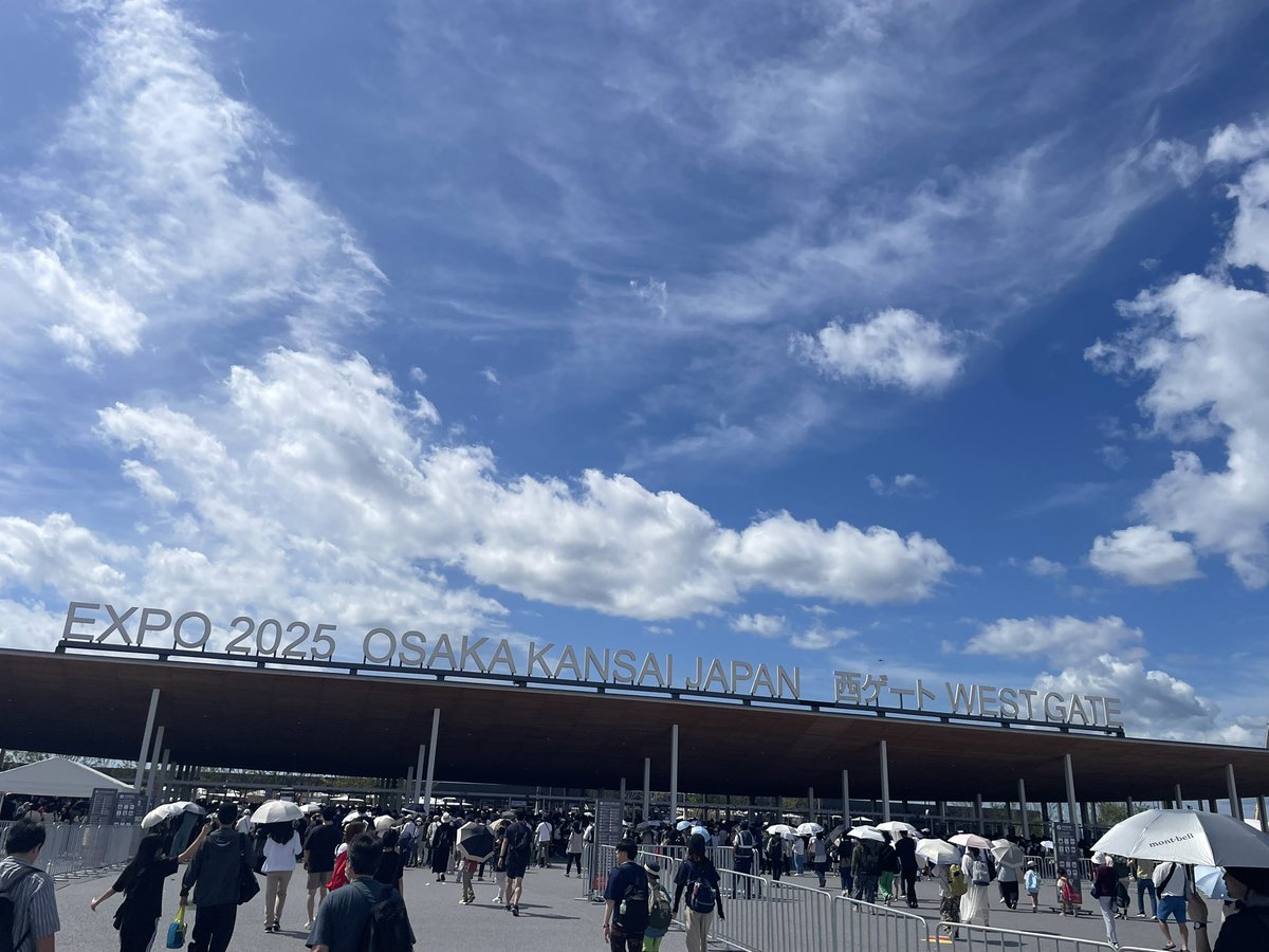 Endou29142647's tweet photo. #大阪・関西万博
昨日から家族旅行で，大阪・関西万博に行って，今日ユニバーサル行きました。
関西万博は，人がいっぱいいてパビリオンに入れなかったけど，大屋根リングを一周したので，楽しかったです。 https://t.co/MxktjbFomT