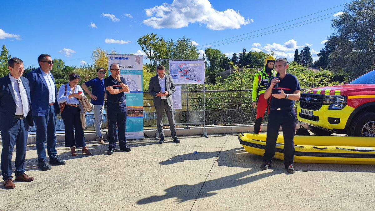 Les #pompiers84 de retour sur Caumont, secteur très impacté par les intempéries de la veille, pour le lancement officiel de la campagne de prévention pluies intenses inondations 2025 par <a href="/Prefet84/">Préfet de Vaucluse</a>