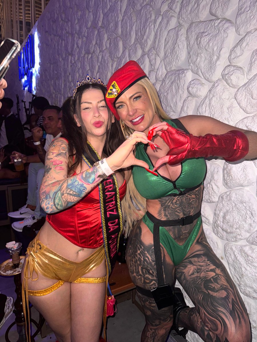 gossiprivacy's tweet photo. Gentee?! Parece que a MC Imola não para mesmo! Andressa Urach apareceu em vídeo com MC Pipoquinha. 
Será que vem música nova por aí? https://t.co/kuDtfnivqp