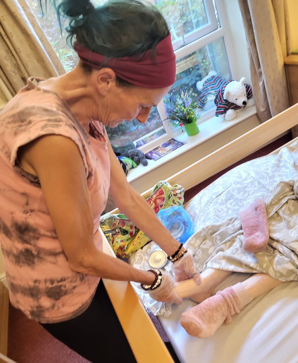 Bristolcarehome's tweet image. 💆‍♀️ Relaxing Start to the Week at Quarry House 💆‍♂️

Our residents began their week with a soothing massage session with Tracy.🌸

#QuarryHouse #RelaxAndUnwind #MassageTherapy #ResidentWellbeing #LifeAtQuarryHouse