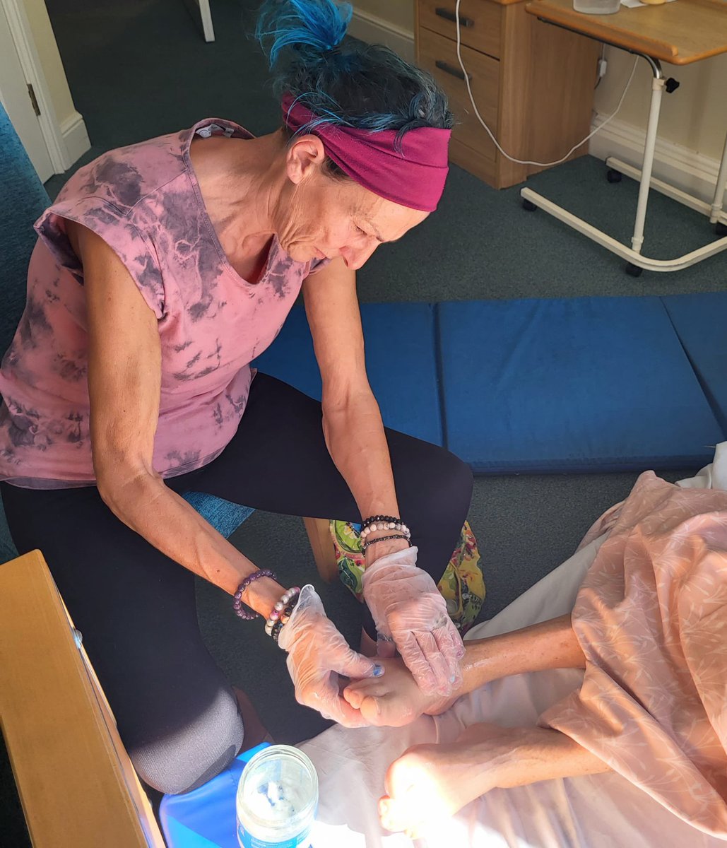 Bristolcarehome's tweet image. 💆‍♀️ Relaxing Start to the Week at Quarry House 💆‍♂️

Our residents began their week with a soothing massage session with Tracy.🌸

#QuarryHouse #RelaxAndUnwind #MassageTherapy #ResidentWellbeing #LifeAtQuarryHouse
