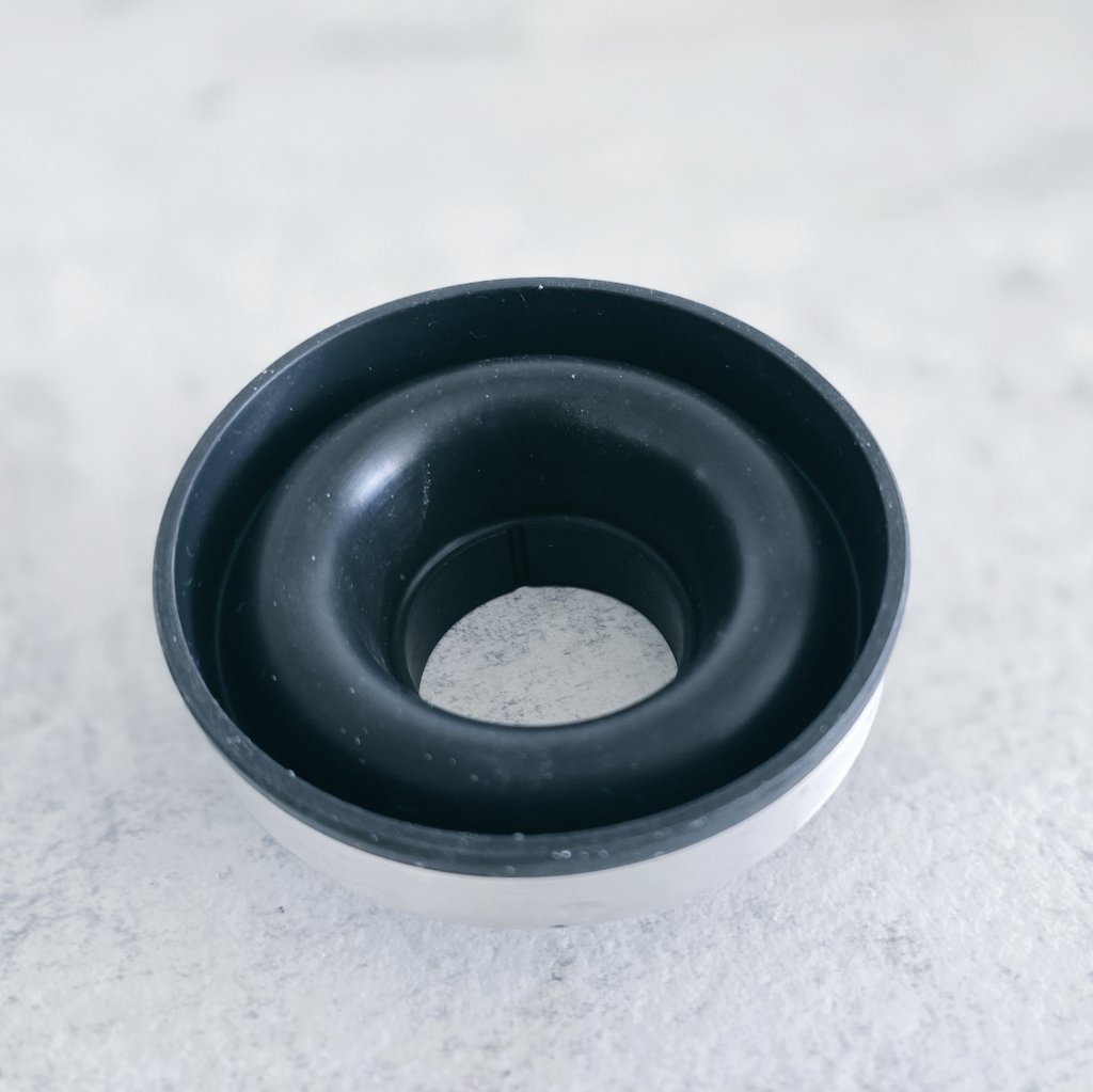 ScarbsTech's tweet photo. @ScarbsTech workbench #RandomTech
A failure point on many a road car, the CV joint boot.
#F1 cars will have them both ends of the driveshafts going from the differential into the rear wheels. Used to keep the special CV joint grease in and dirt out.
80mm outer diameter.
#F1tech https://t.co/d2B9pHhxVU