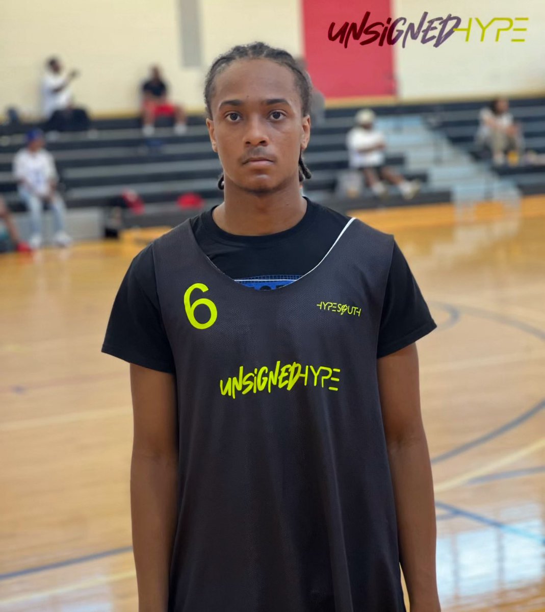 Kelvin Hill filled the lanes in transition forcing the defense to make a decision on whether to stop the ball high or get all the way back to defend layups.

He also knocked down elbow midrange jumpers at an efficient rate. #UnsignedHype