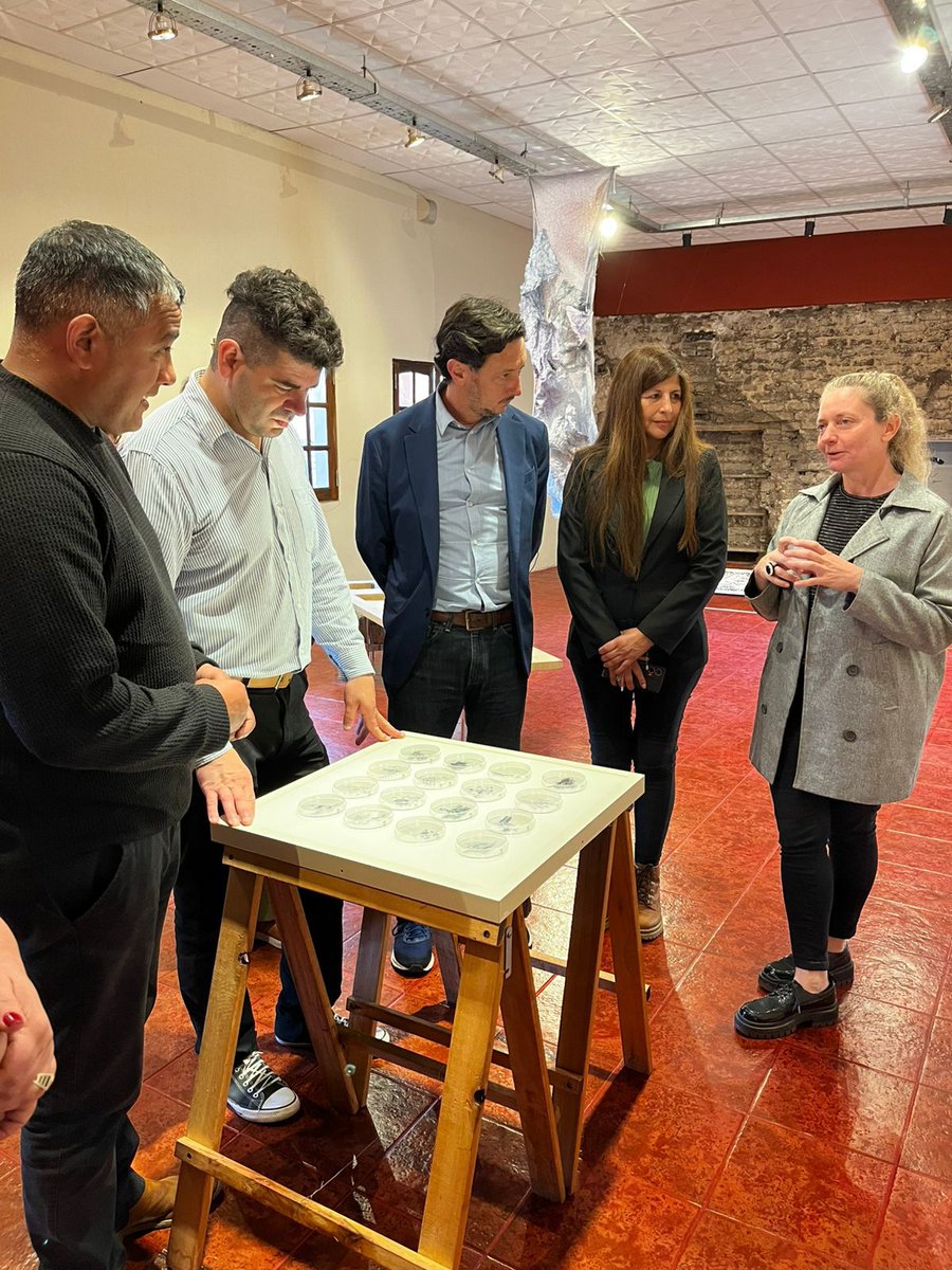 🎨✨ Inauguraron en Villa Tulumba la muestra itinerante ¿Qué paisaje deja nuestra huella?   Una propuesta que une arte, naturaleza y patrimonio ambiental. 📍Centro de Interpretación del Camino Real #CulturaCórdoba #MuseosEnRed
